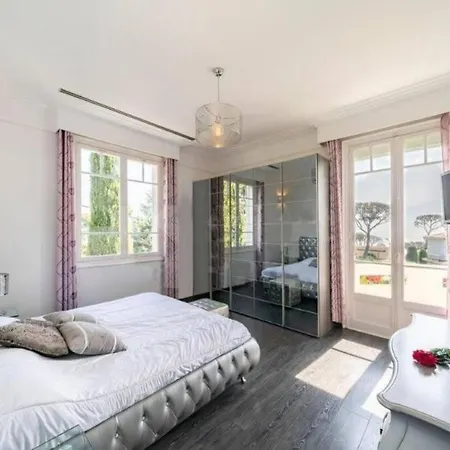 Villa Art Deco Cap D'Antibes 빌라 *